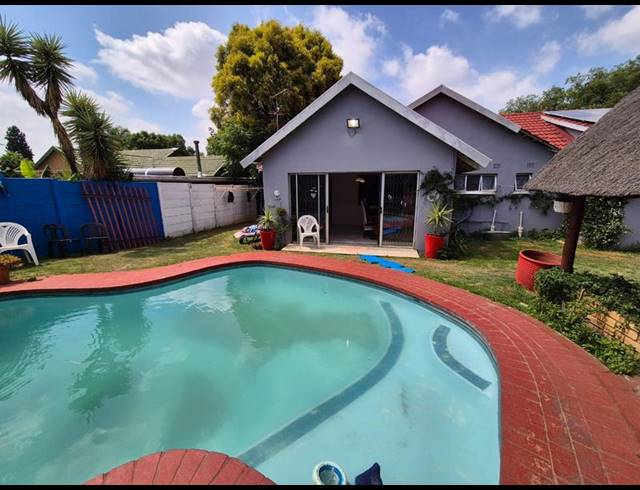 4 BEDROOM HOUSE FOR SALE IN GENL ALBERTS PARK